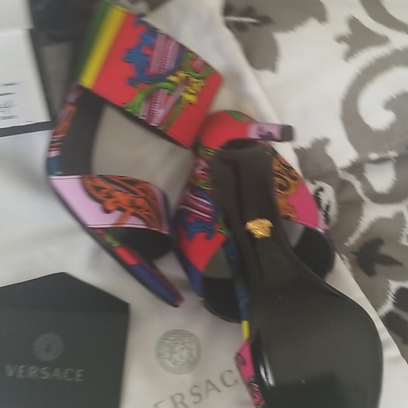 AUTHENTI versace heels worn once - Picture 4 of 8